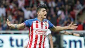 Alan Pulido, a un paso de regresar a Chivas tras presentar pruebas médicas