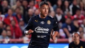 ¡Llegó el momento! Luis Romo debuta con las Chivas en el duelo ante Necaxa