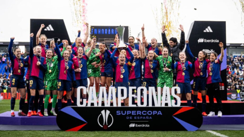 El Barcelona femenil conquistó la Supercopa de España luego de aplastar al Real Madrid en la primera final entre estos cuadros