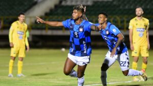 Jairo Molina marca el primer gol del año y entrega un triunfo clave para Boyacá Chicó ante Bucaramanga