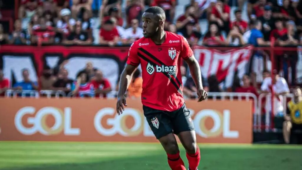 Joel Campbell, durante un partido con Atlético GO. (Atletico GO)