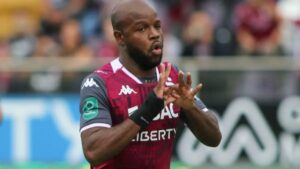 Javon East y Saprissa llegan a un acuerdo luego del lamentable ida y vuelta