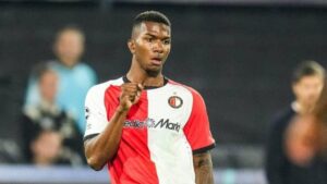 ¿Se muda a una de las ligas de élite? Jeyland Mitchell, muy cerca de abandonar Feyenoord