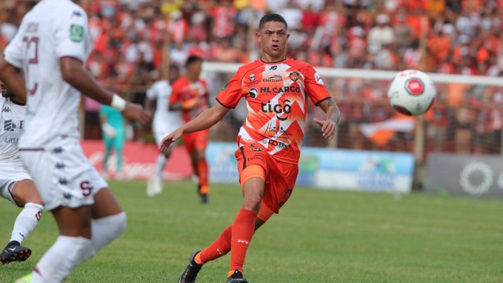 Hernández, durante un partido. (Puntarenas)