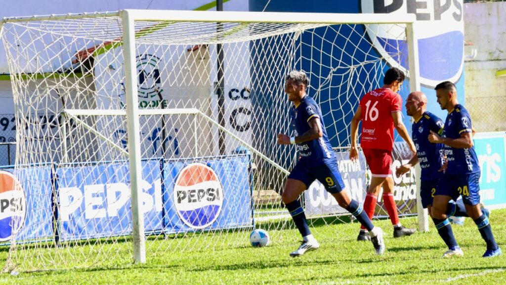 Morán celebra su gol. (Liga Guate)