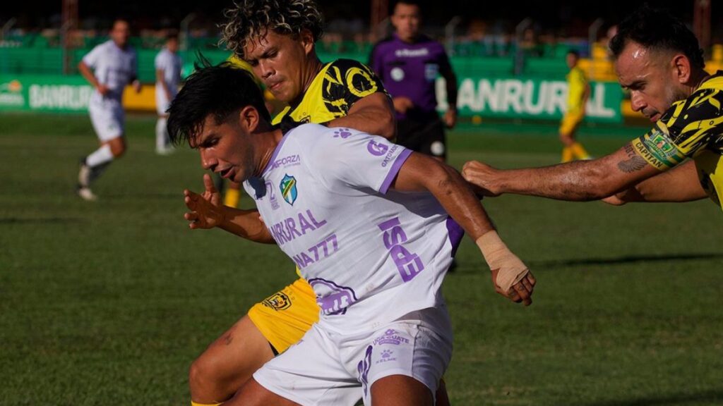 Aguerrido empate entre Guastatoya u Comunicaciones. (Comunicaciones X)