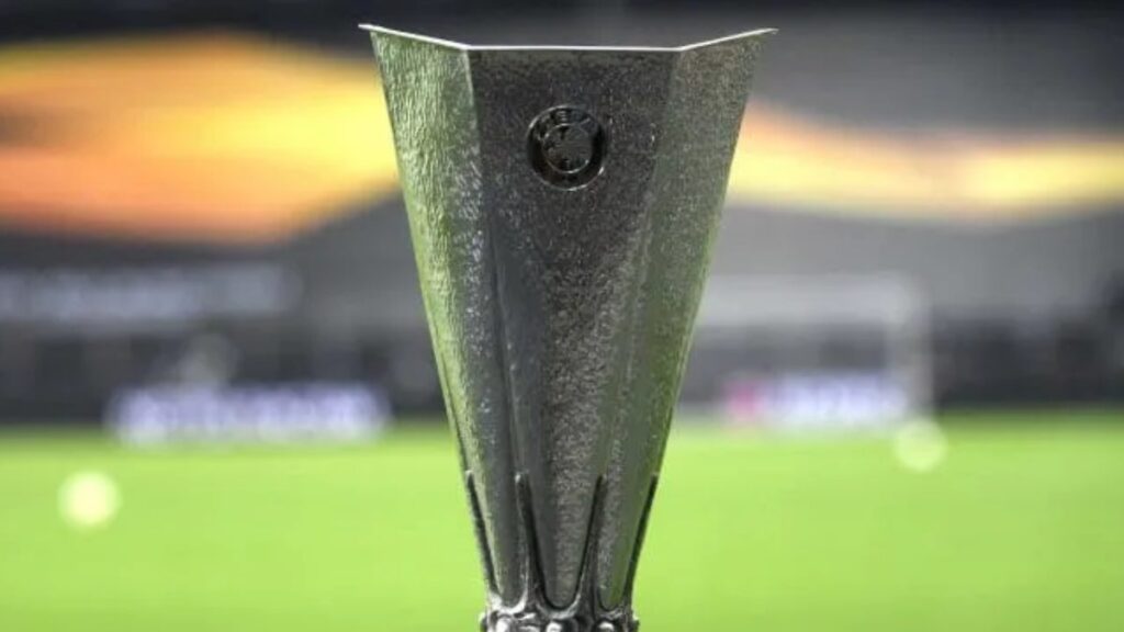 El trofeo de la Europa League (Reuters)