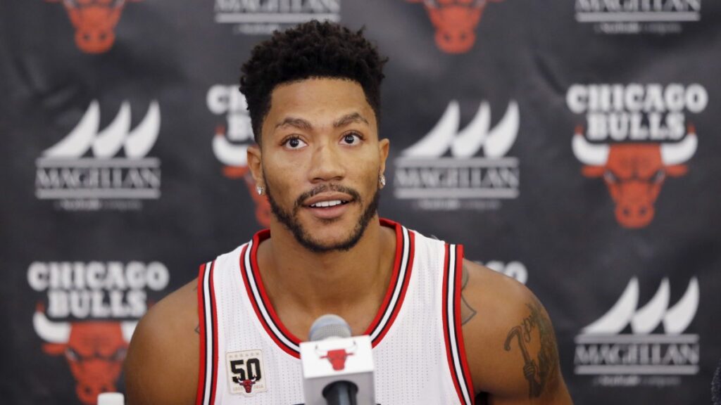 ¡Un histórico! Chicago Bulls retira el dorsal 1 de Derrick Rose