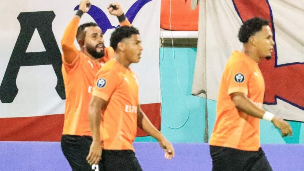Cibao sorprende a las Chivas y se hace de la ventaja…¡en el primer minuto del partido!