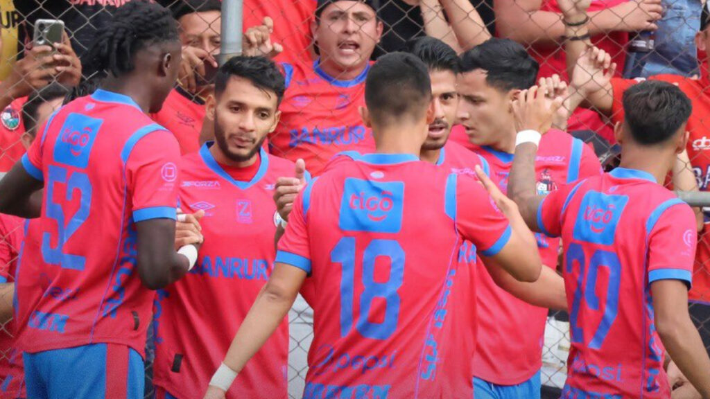 Municipal lidera la anual. (rojos x)