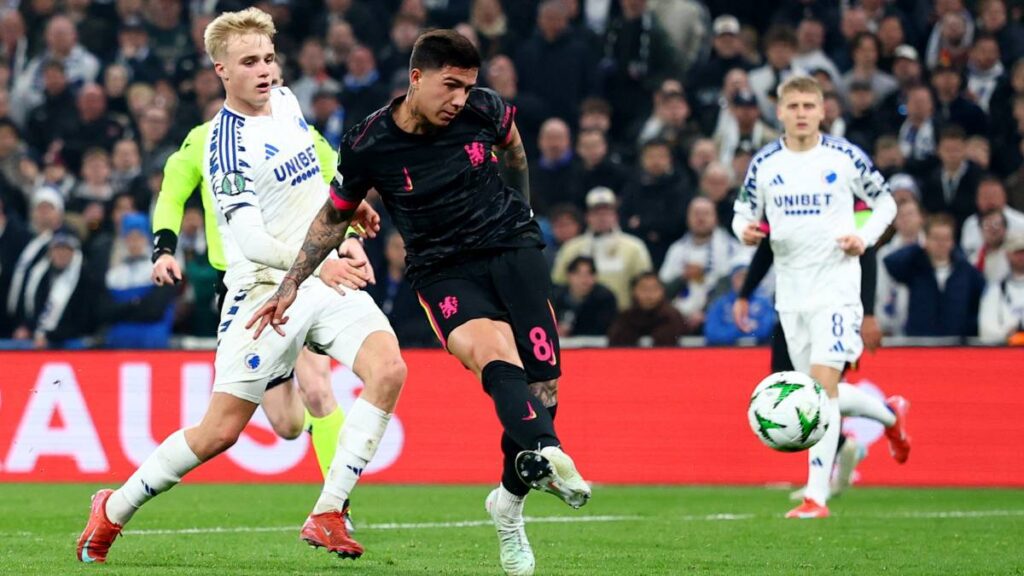 El Chelsea impuso su condición de favorito para llevarse la Conference League en la ida de octavos de final ante Copenhague de Rodrigo Huescas
