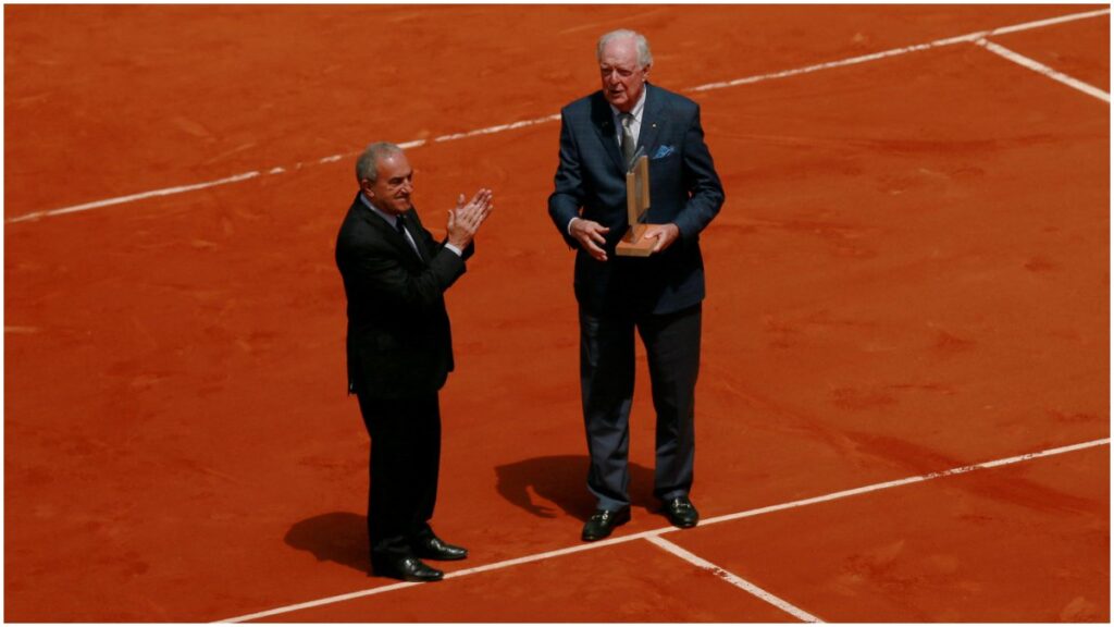 Fred Stolle recibe un reconocimiento en Roland Garros | Reuters