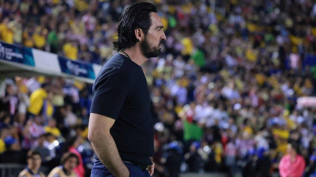 Gerardo Espinoza habla de la derrota de Chivas | Imago 7