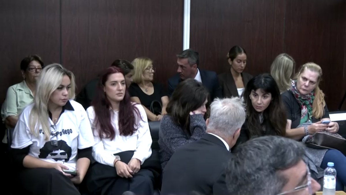 Simpatizantes de Maradona en el tribunal