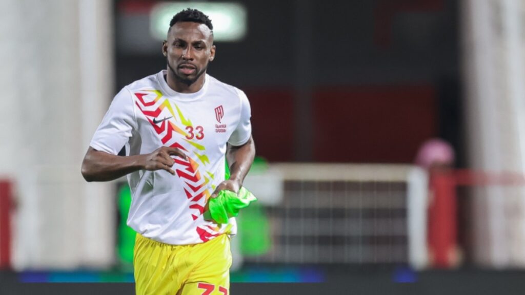 Quiñones y el Al Qadsiah se alejan de la cima