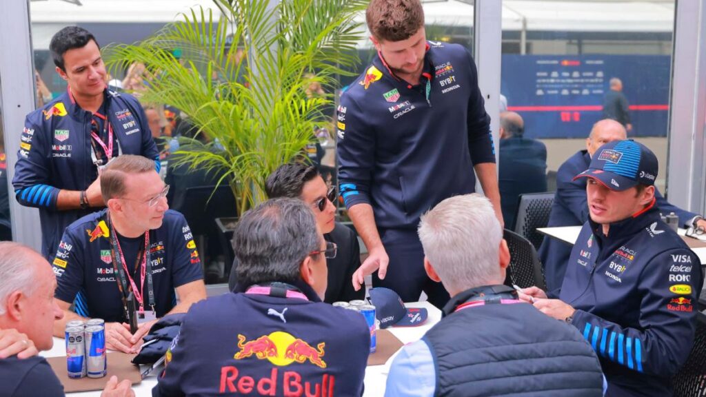 Damon Hill, campeón del mundo en 1996, criticó la actitud de Max Verstappen al mencionar que es sobreprotegido por Red Bull