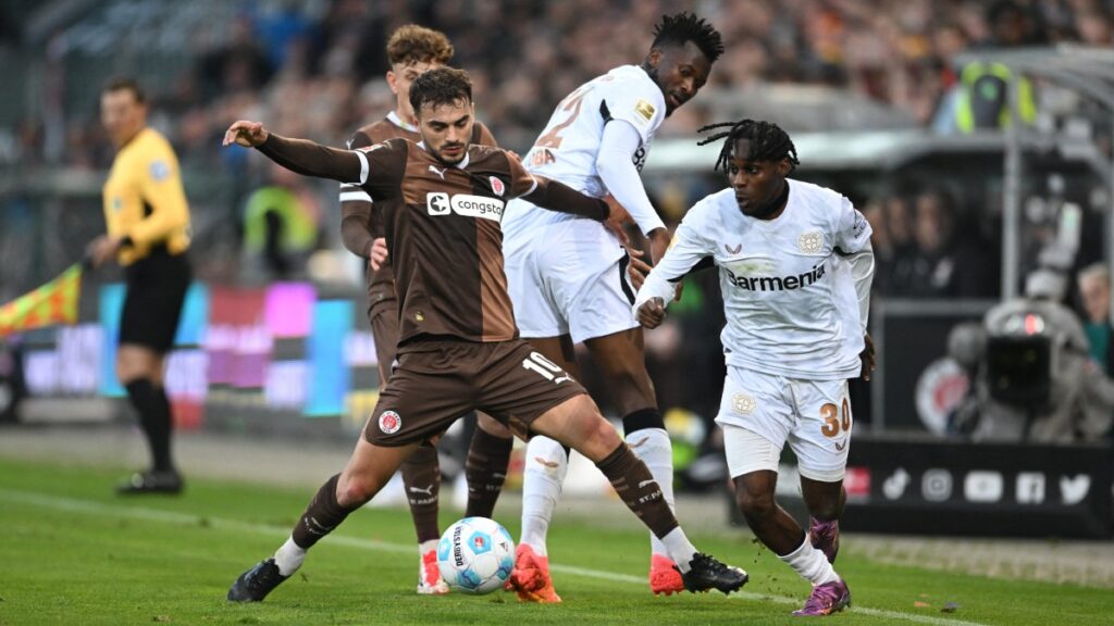 El Bayer Leberkusen se aleja de la cima tras empate ante el St. Pauli