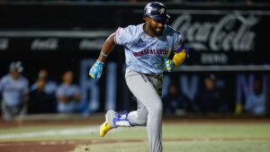 Rieleros de Aguascalientes resisten al despertar de los Toros de Tijuana y se llevan la victoria en su debut en la LMB