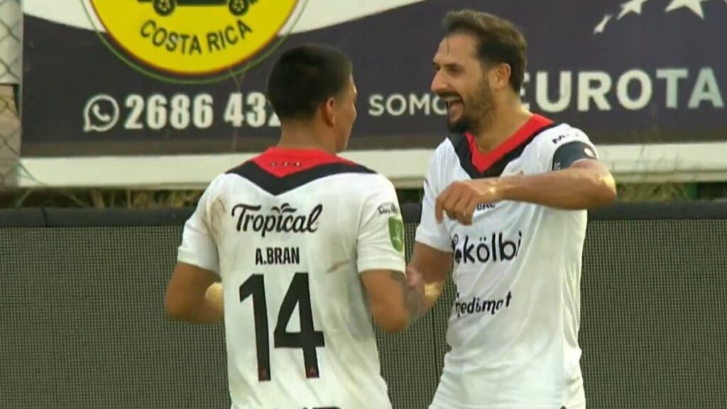 Alajuelense venció a Puntarenas dentro y fuera de la cancha | Captura TIGO Sports