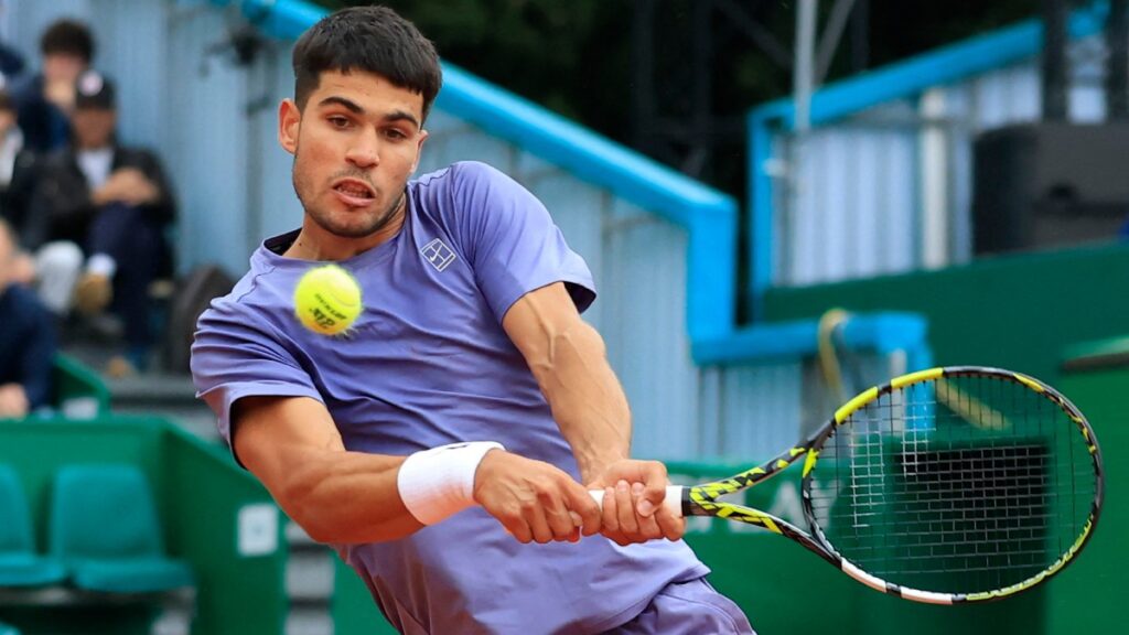 Alcaraz remonta con autoridad ante Cerundolo en Montecarlo y avanza a octavos de final