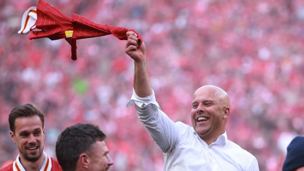 Arne Slot levanta la Premier en su primera temporada