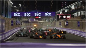Pierre Gasly y Yuki Tsunoda sufren aparatoso choque en el inicio del Gran Premio de Arabia Saudita