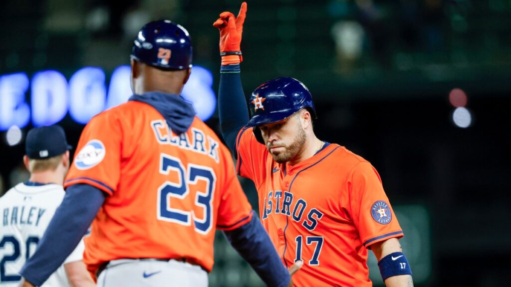 Los Houston Astros se imponen a los Mariners en extra innings gracias a un sencillo de Caratini