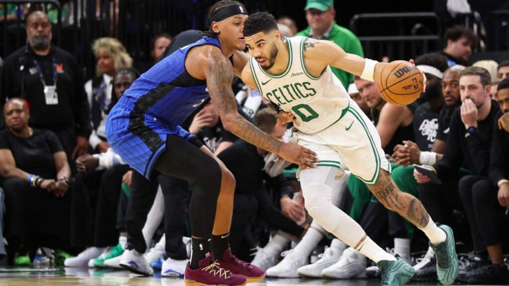 Jayson Tatum lleva a los Celtics a un paso de liquidar la serie ante Magic