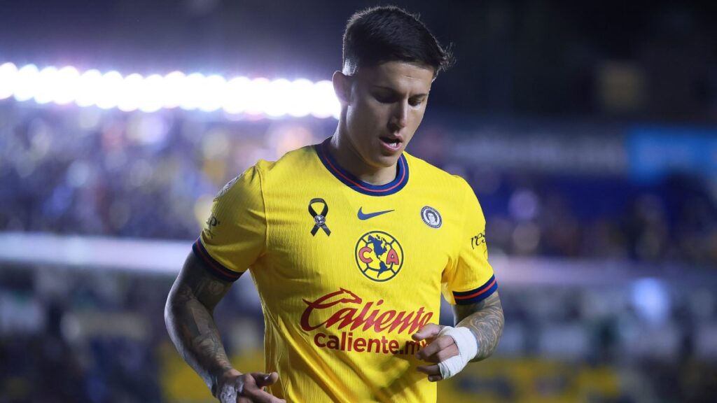 Brian Rodríguez abandona por lesión