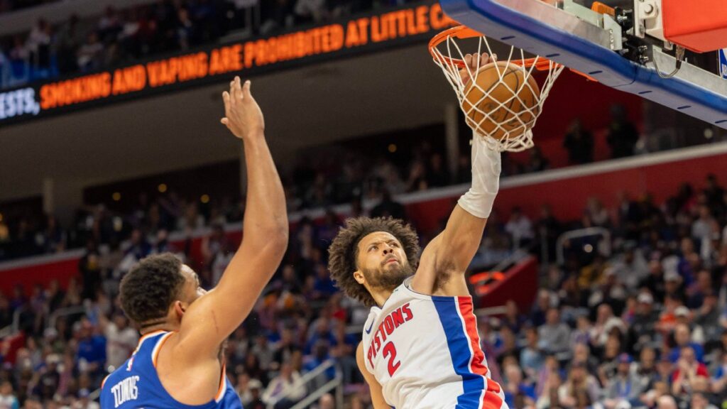 Cade Cunningham en el partido de los Pistons