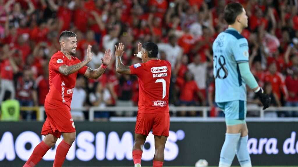 Holgado abrió la cuenta con un golazo. Vizzor