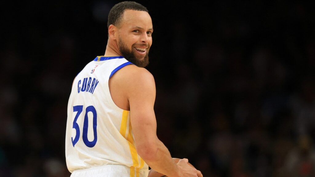 Los Warriors se mantienen en la pelea por los playoffs.