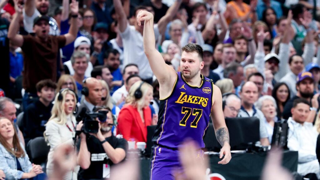 Luka Doncic humilla a los Mavericks en su regreso a Dallas: 45 puntos y Lakers aseguran boleto a playoffs