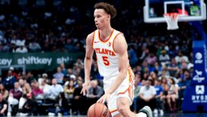 Dyson Daniels de los Atlanta Hawks se lleva el premio al Jugador de Mayor Progreso de la NBA en 2025