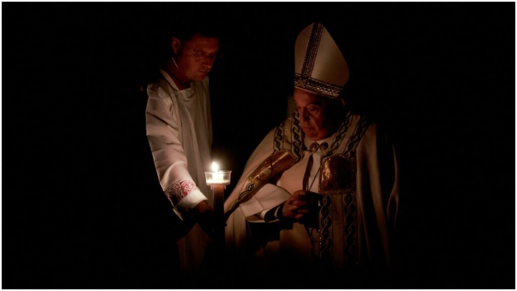 El Papa Francisco comienza la vigilia pascual | Reuters