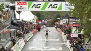 Tadej Pogacar impone todo su poderío y reconquista con amplitud la Flecha Valona