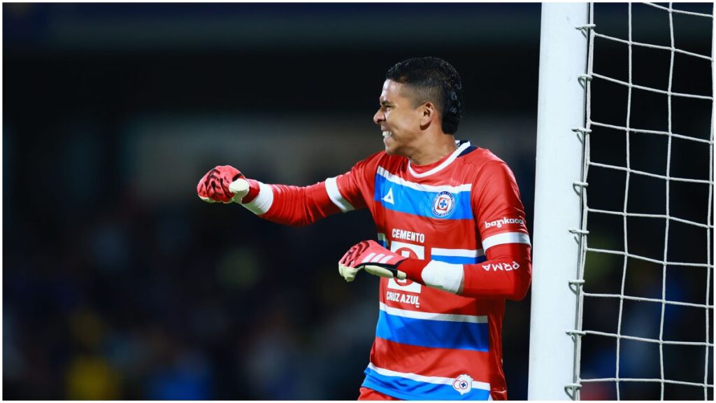 Kevin Mier, baja del Cruz Azul por enfermedad | Imago7