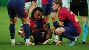 Koundé y Lautaro encienden las alarmas tras lesionarse en la ida entre Barcelona e Inter
