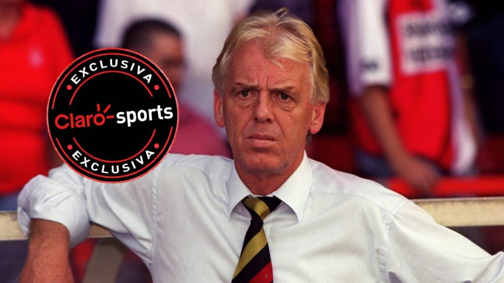 Juan Hernández despide a Leo Beenhakker. | Neal Simpson/EMPICS via Getty Images