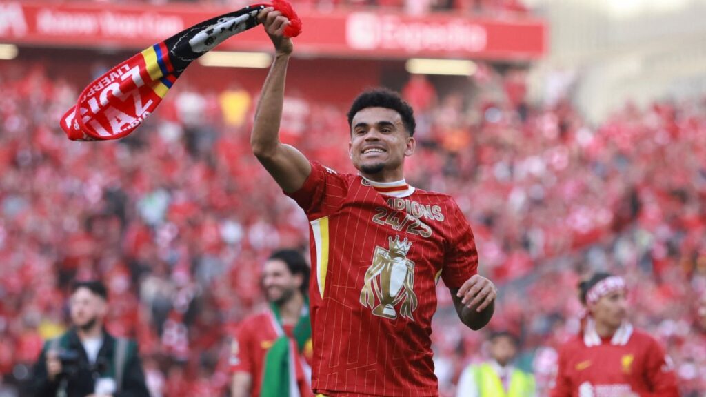 El colombiano Luis Diaz celebra su primera Premier League