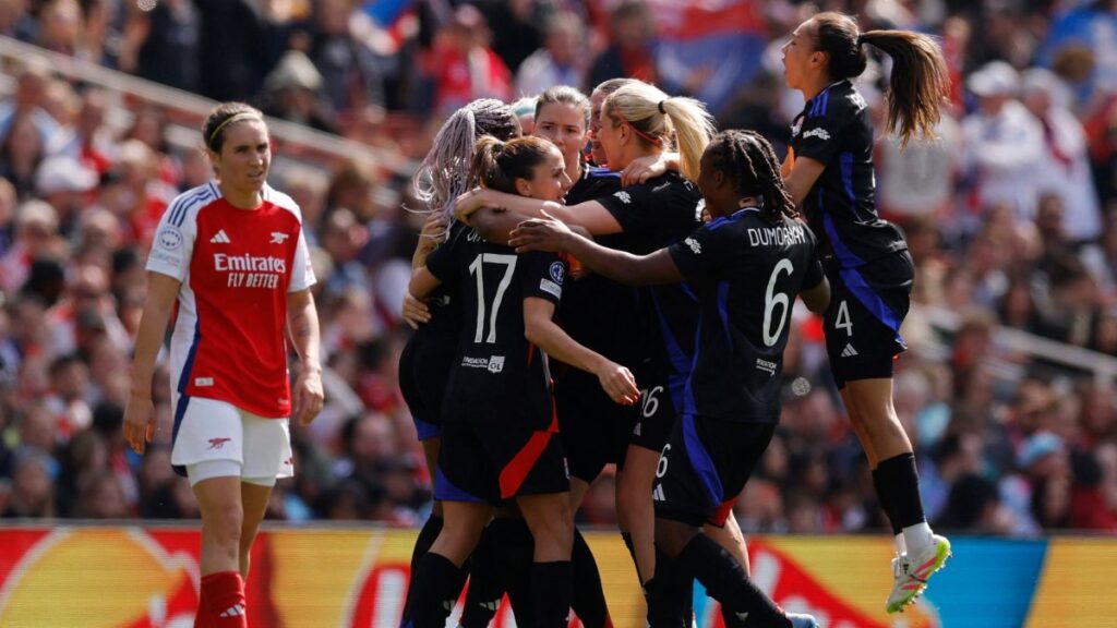 Lyon sufre pero se vence al Arsenal en la ida de las semifinales de la Champions League