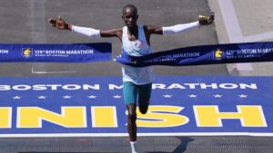 John Korir gana la Maratón de Boston 2025 con el segundo tiempo más rápido de la historia