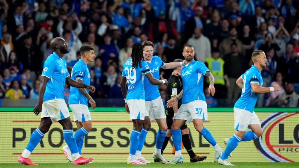Napoli asalta el liderato de la Serie A tras derrota del Inter