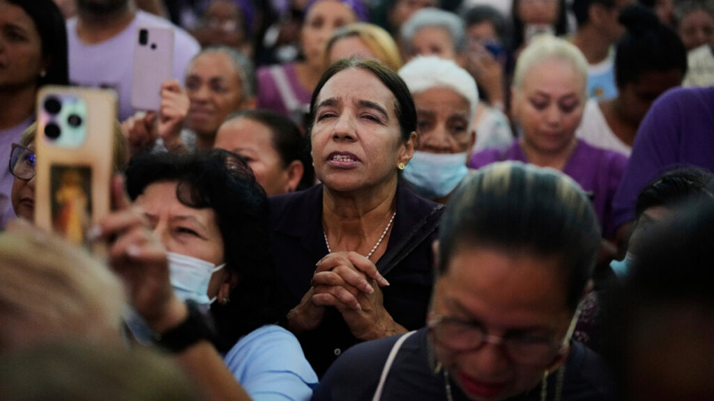 Creyentes católicos en Semana Santa. - AP.