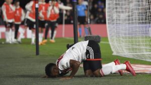 Miguel Borja se va llorando y enciende las alarmas en River Plate