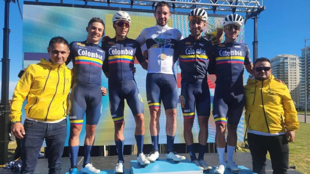 Colombia campeón / Foto: Federación Colombiana de Ciclismo y @santiagosportsphotographer