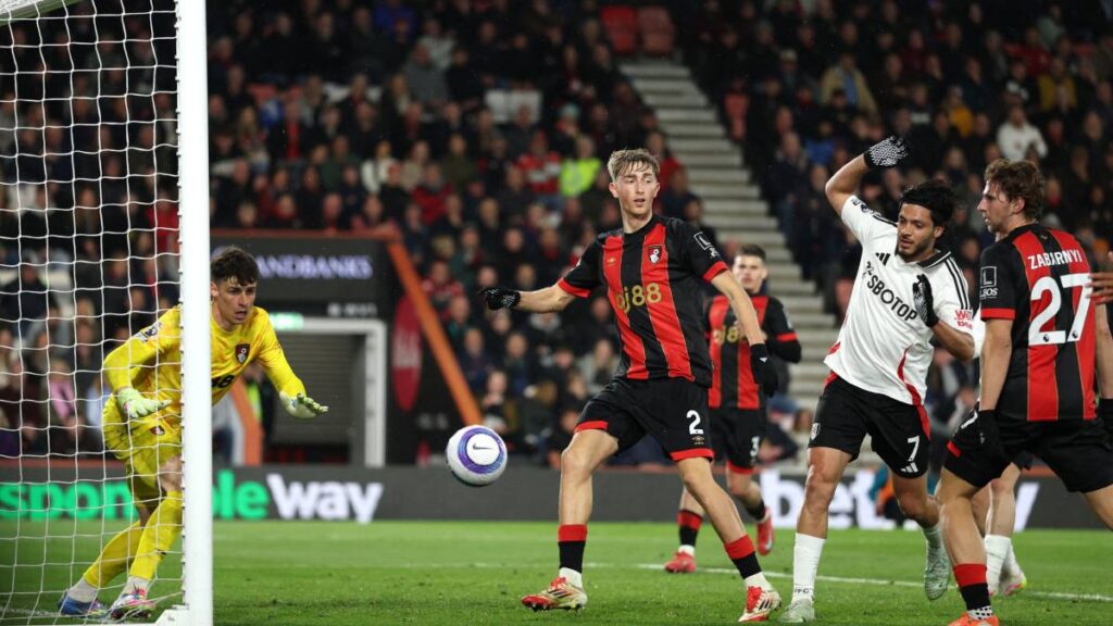 Raúl Jiménez entró de cambio en el juego del Fulham ante el Bournemouth que los Cottagers perdieron por la mínima diferencia