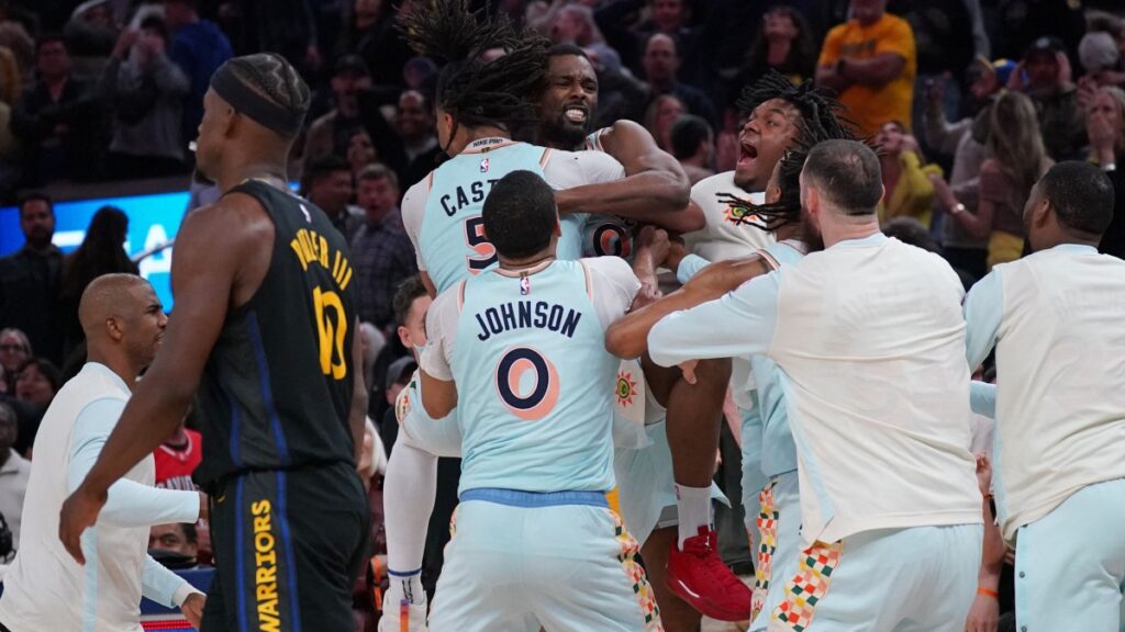 El espectacular triple de Harrison Barnes en el último segundo que le da la sorpresiva victoria a los Spurs sobre los Warriors