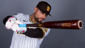 ¡Otro mexicano en su historia! San Diego Padres llama a Tirso Ornelas para suplir a Jason Hayward