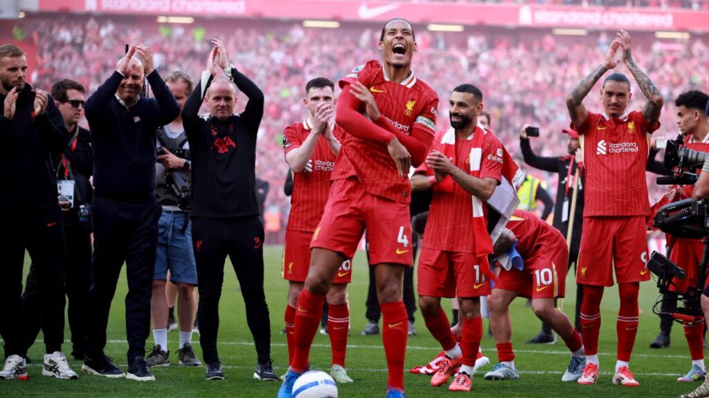 Van Dijk celebra el título del Liverpool